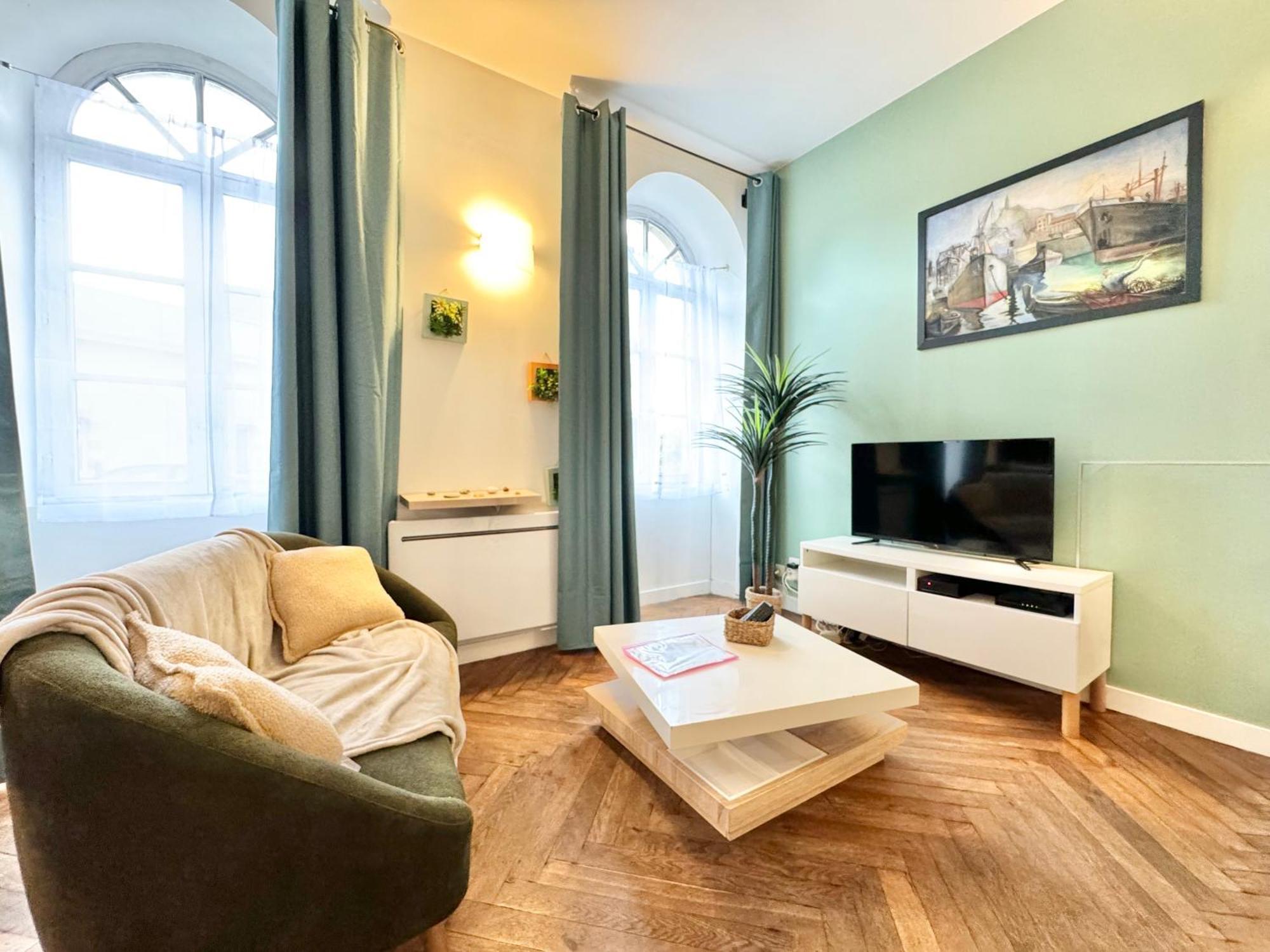 Le Noir Bois Et Blanc - Studio - Wifi - Centre Ville - Entree Autonome Кимпер Екстериор снимка