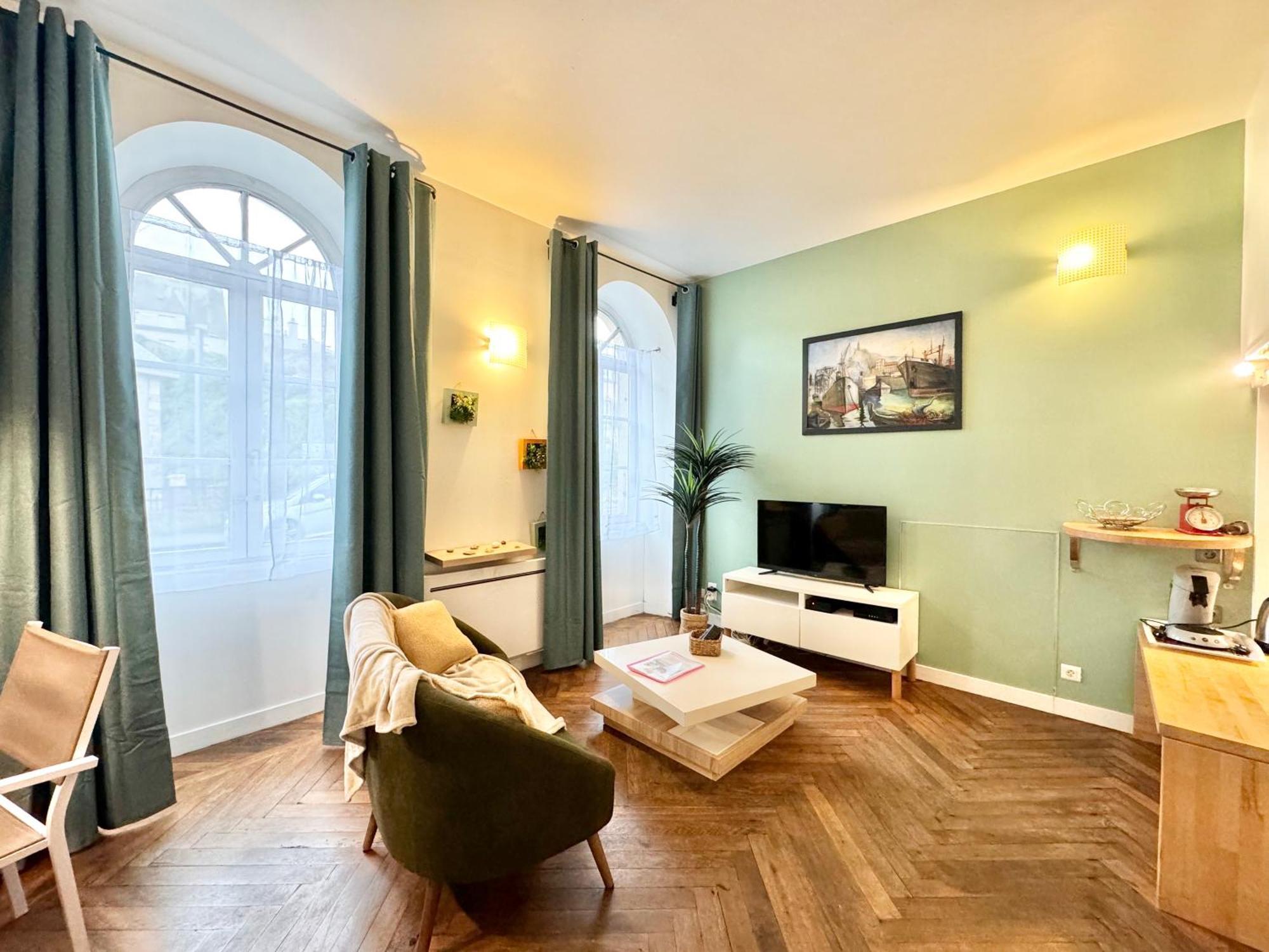 Le Noir Bois Et Blanc - Studio - Wifi - Centre Ville - Entree Autonome Кимпер Екстериор снимка
