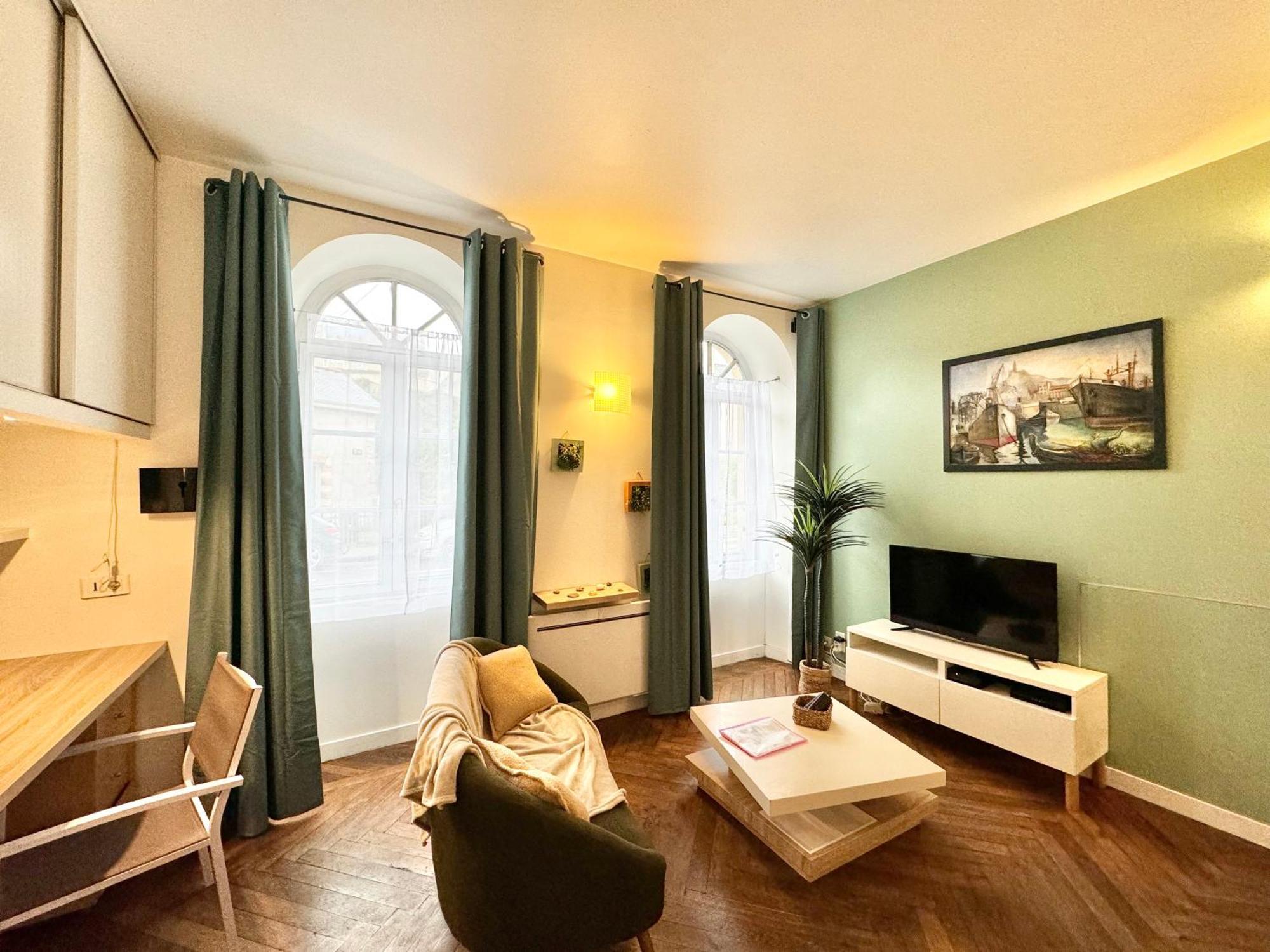 Le Noir Bois Et Blanc - Studio - Wifi - Centre Ville - Entree Autonome Кимпер Екстериор снимка