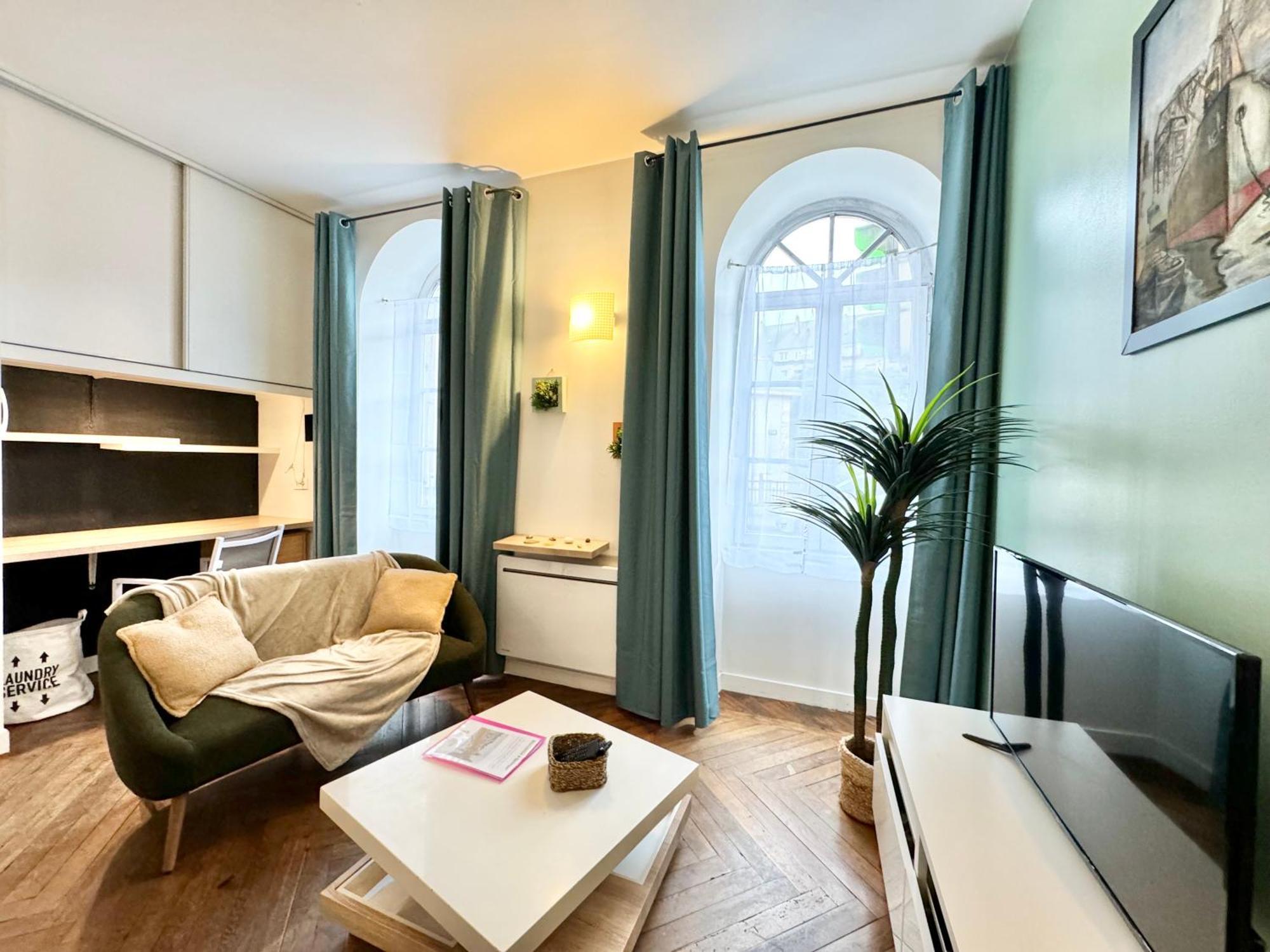 Le Noir Bois Et Blanc - Studio - Wifi - Centre Ville - Entree Autonome Кимпер Екстериор снимка