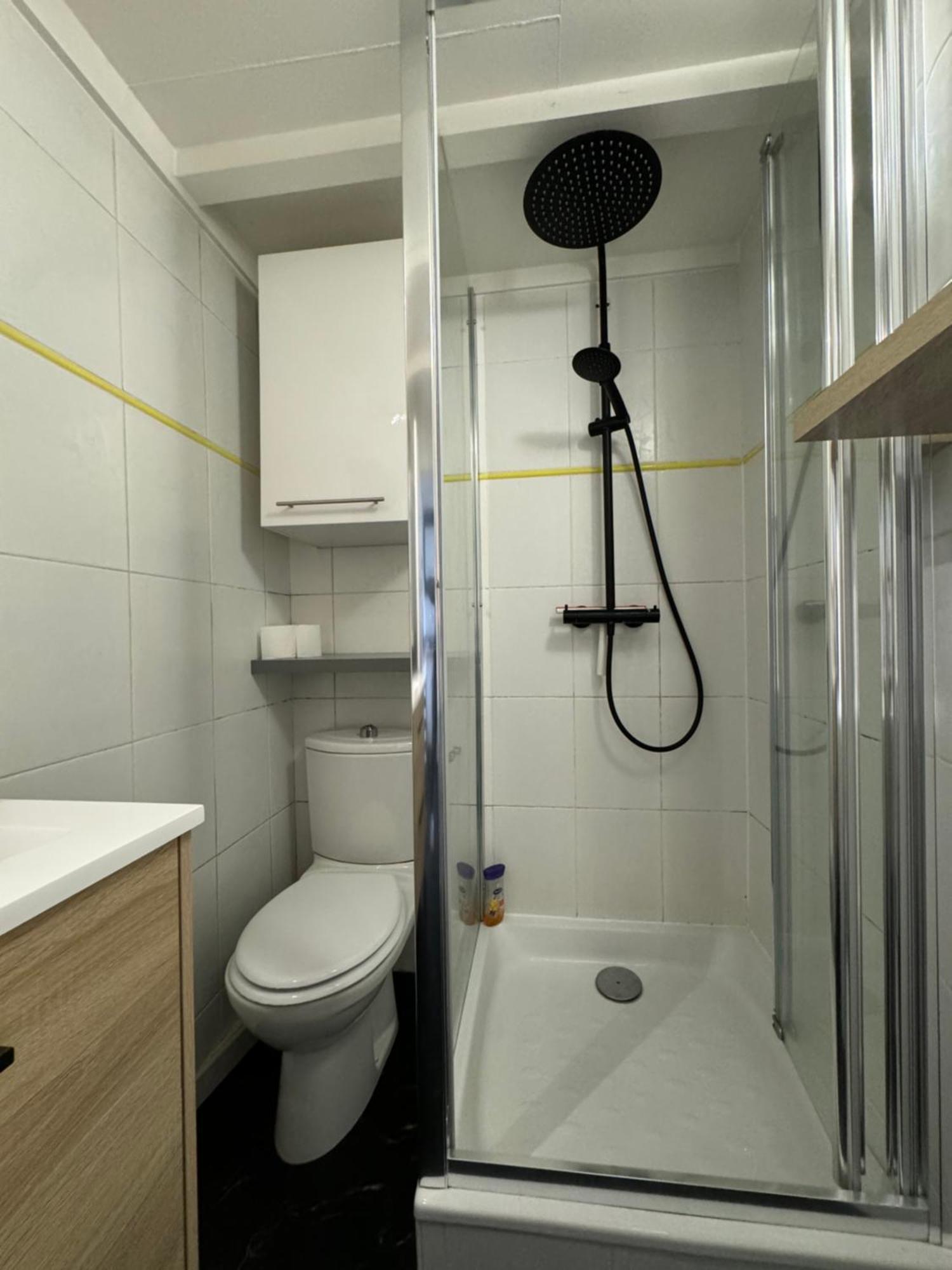 Le Noir Bois Et Blanc - Studio - Wifi - Centre Ville - Entree Autonome Кимпер Екстериор снимка